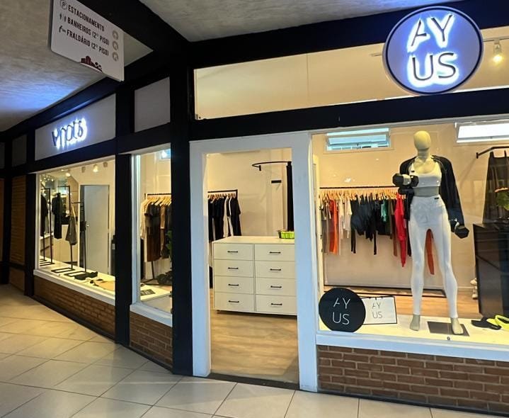 Ayus Fitwea / Vnats. Clothing